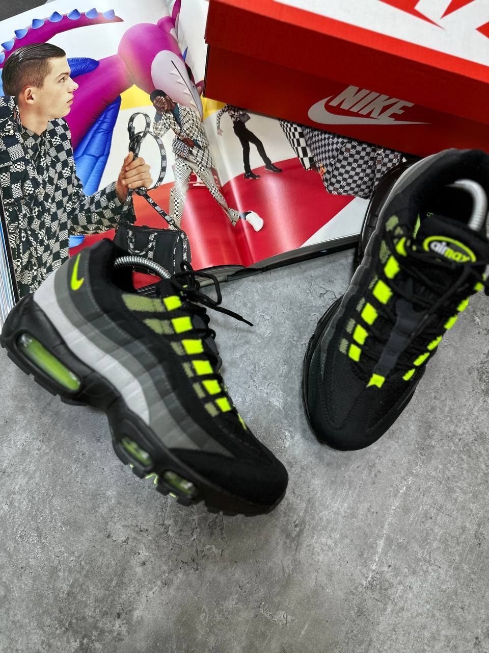 NIKE 95`S NEON SHOES