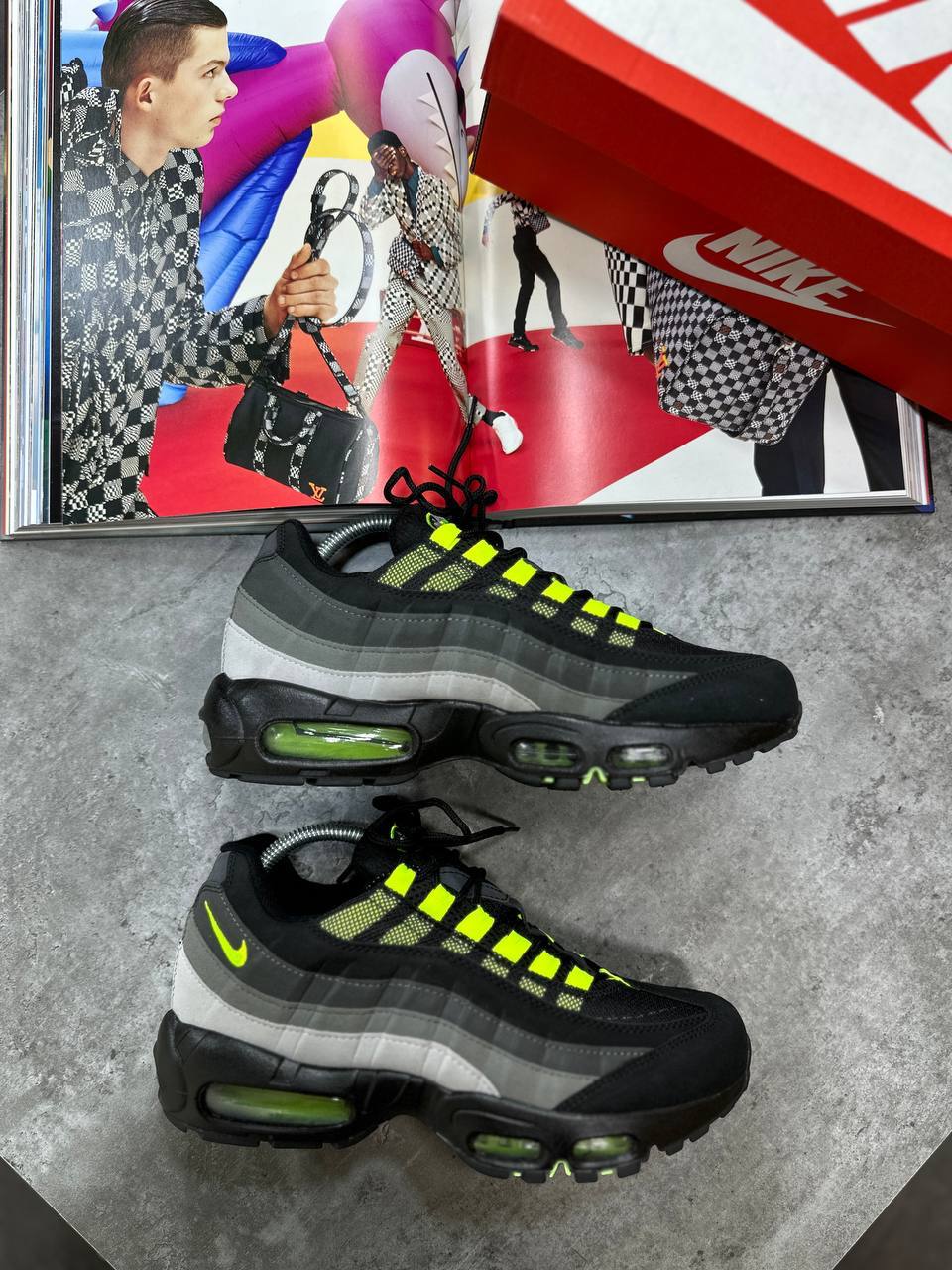 NIKE 95`S NEON SHOES