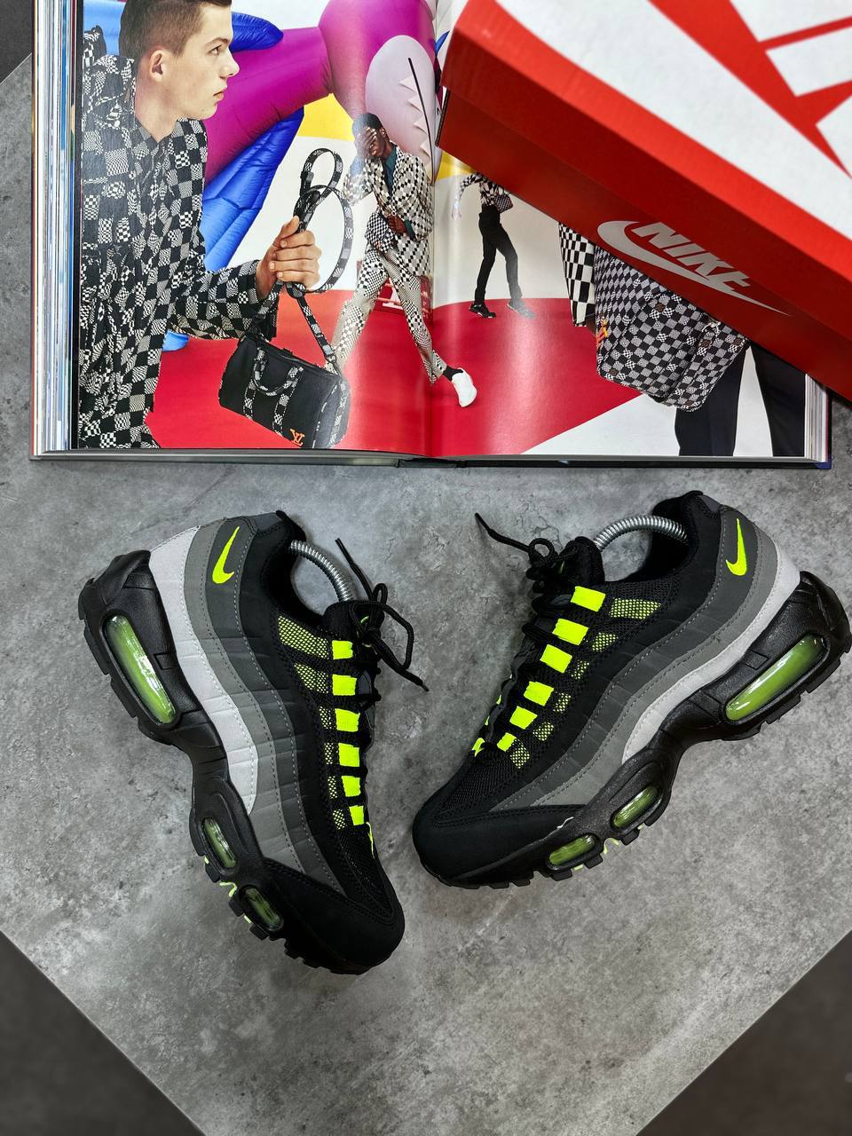 NIKE 95`S NEON SHOES